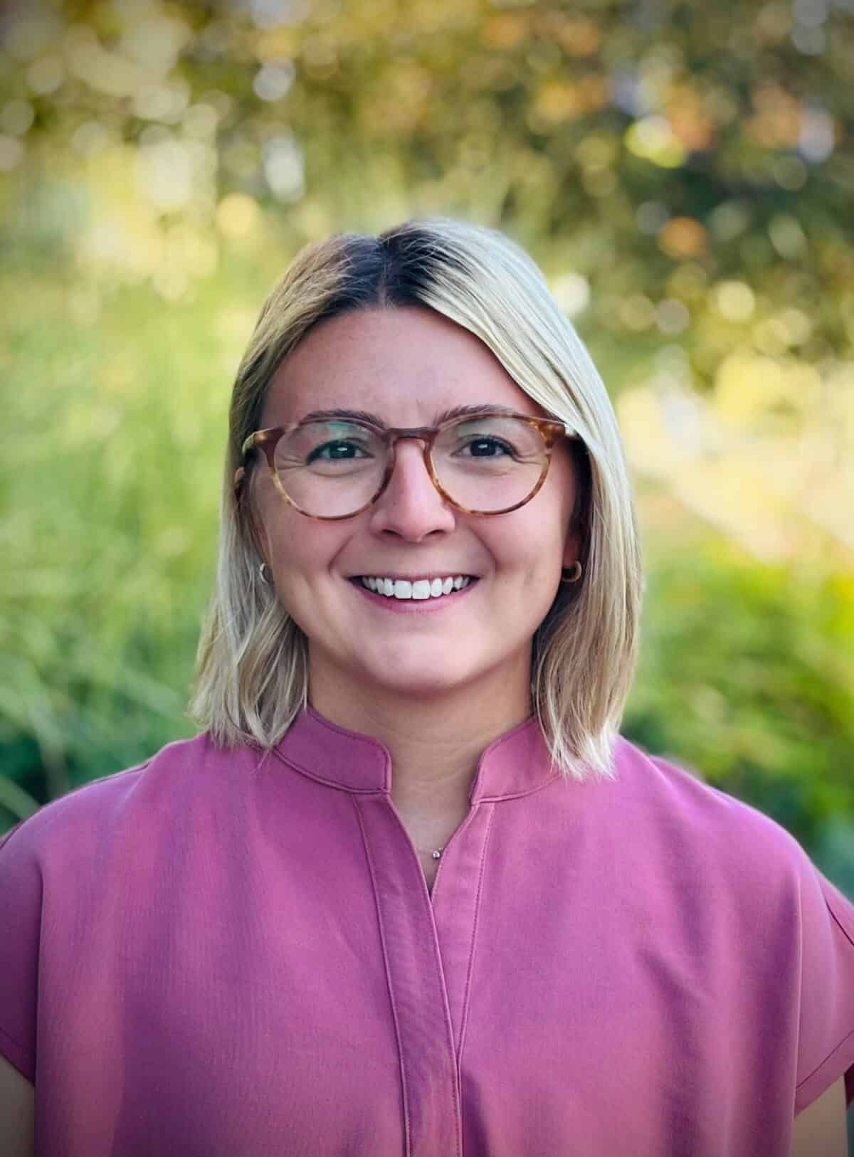 Welcome Dr. Kendra Fryburg! | Boulder Veterinarian - headshot of veterinarian in nature